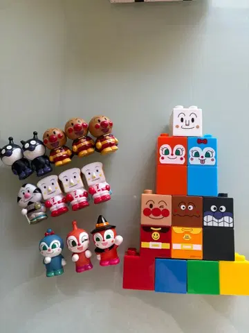 호빵맨 피규어와 블록 세트