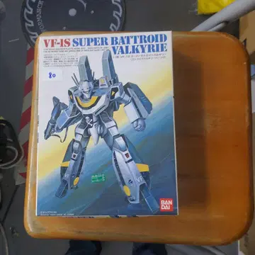 VF-1S SUPER BATTROID VALKYRIE
