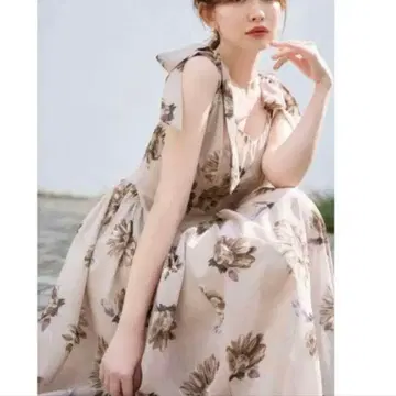 Her lip to Sunflower-Printed Midi Dress