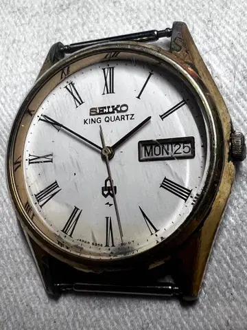 SEIKO KING QUARTZ 로만 다이얼 골드 데이데이트 레어