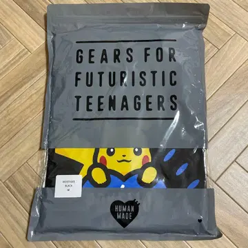 Pokemon Made Graphic T-Shirt (Pikachu) M