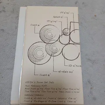 La'cryma Chisti LEVIN 폴라로이드 파일