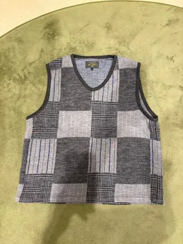 빔즈플러스 니트 베스트 크레이지 패턴