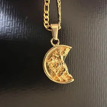 CARFTD 런던 골드 반달형 목걸이