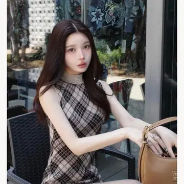 다리치 체크 자카드 슬리브리스 니트 미니 원피스