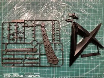 MG 1/100 하이뉴 건담 받침대