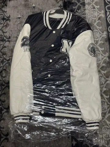 NMIXX 바시티 자켓