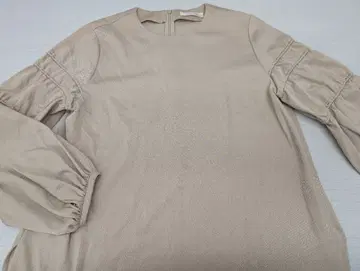DIRECTOIRE 베이지 벌룬 소매 상의 거의 새상품
