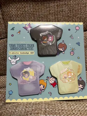 야바이 티셔츠야상 x 산리오 캐릭터즈 티셔츠 캔뱃지