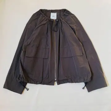 [새상품급] ebure 에브르 라이트 타프타 블루종 집업 드로스트 M