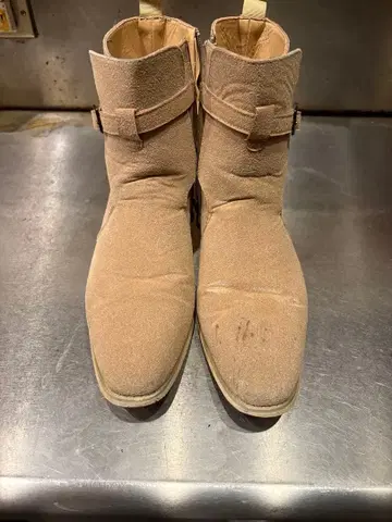 베이지 스웨이드 엔지니어 부츠