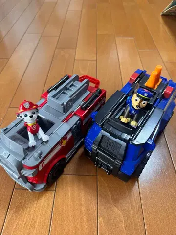 퍼피 구조대 소방차와 순찰차와 피규어 세트