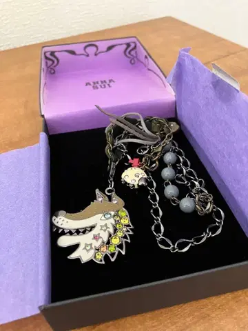 안나수이 ANNA SUI 늑대 목걸이