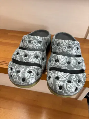 새상품급 keen 킨 요기 샌들 25cm