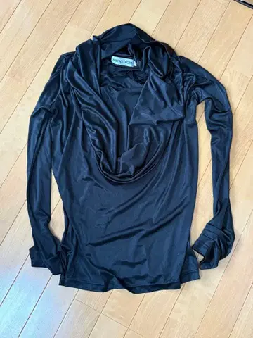 BUFFALO BOBS 드레이프 넥 티셔츠 블랙