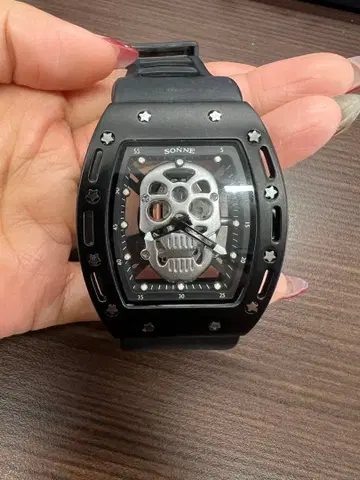 SONNE 스컬 리샤르풍 손목시계