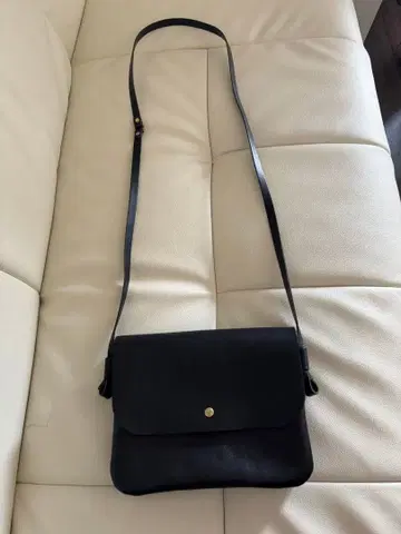 HERZ 블랙 가죽 숄더백