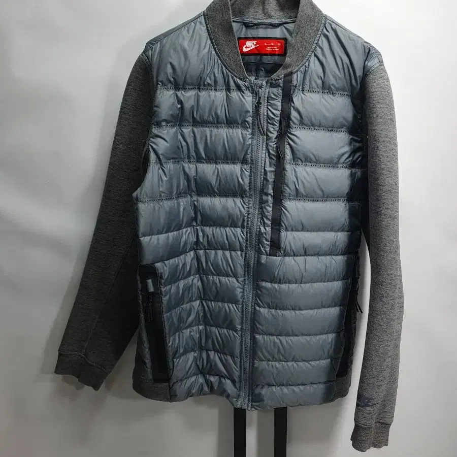 nike tech fleece aeroloft bomber