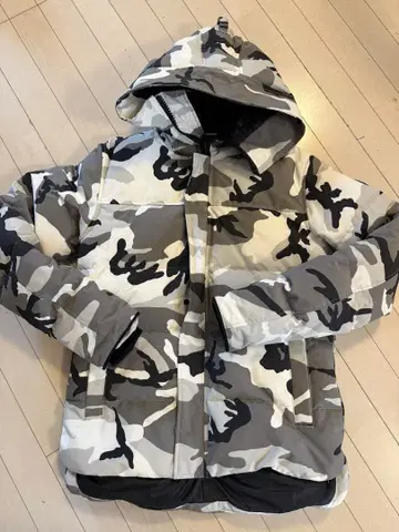 Canada Goose 카모플라쥬 다운 자켓
