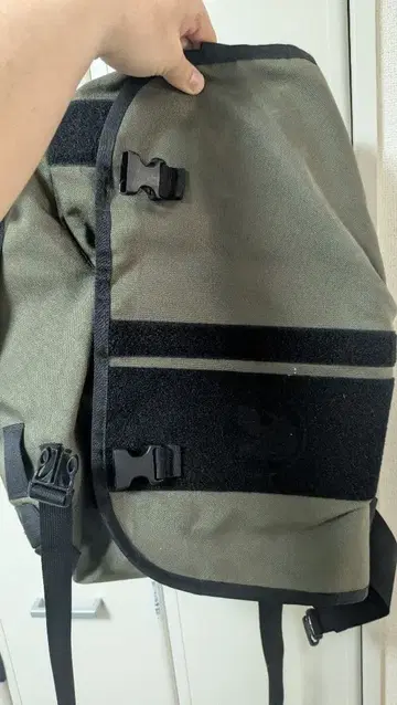 올리브 그린 플랩식 백팩 바이시클론 바이백 잭