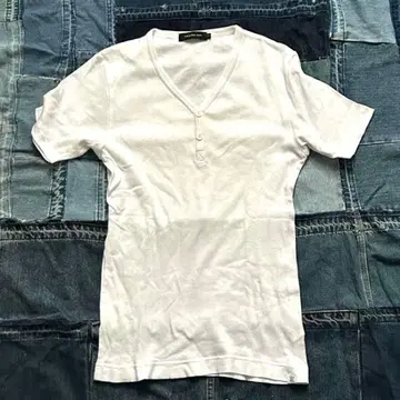 캘빈클라인 헨리넥 리브 T셔츠 화이트 L 사이즈