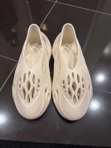 Yeezy Foam Runner 샌드