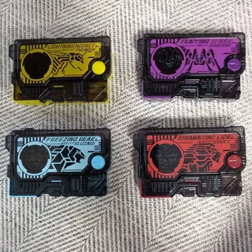 가면라이더 제로원 프로그라이즈 키 4종 세트 베어 호넷 라이온 외