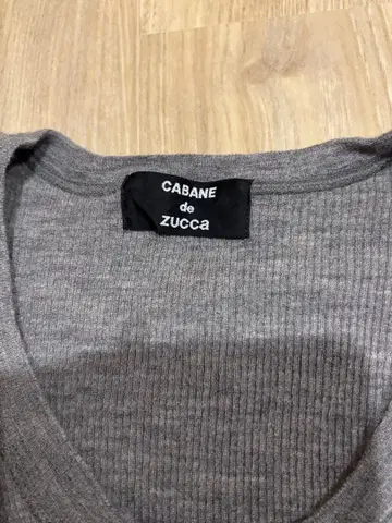 CABANE de zucca 그레이 V넥 티셔츠