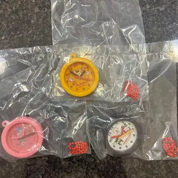 새상품! 산리오 캐릭터즈 레트로 벽걸이 시계풍 클립 키링 3종