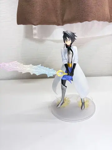 히나타 사카구치 피규어