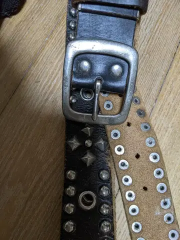 스터드 장식 블랙 가죽 벨트