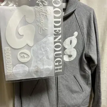 GOOD ENOUGH 그레이 맨투맨 자켓 파라오 전사 로고 시트