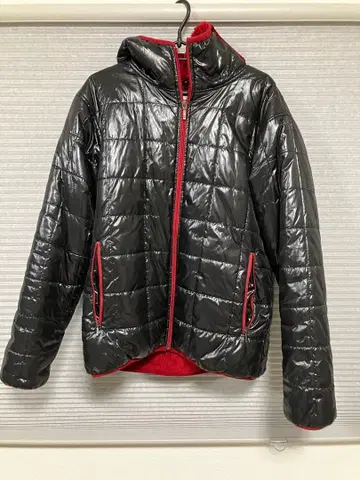 다운 자켓 블랙 x 레드 후드 부착