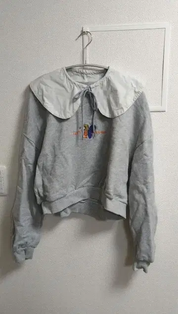 [새상품급] 레프트 얼론 카라 부착 숏 기장 맨투맨 (그레이)