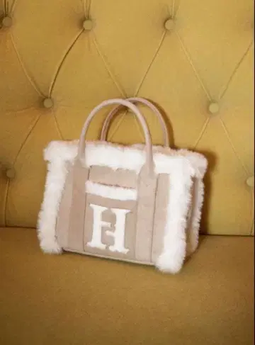 [ 새상품 ] herlipto Cozy Winter Tote Bag