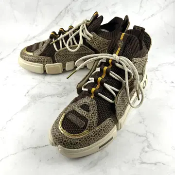 새상품급 Li-Ning Essence 2 Ace 26 삭스 스니커즈