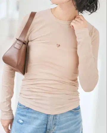 baserange 베이스레인지 하트 긴팔 티셔츠 베이지 핑크