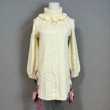 ToAlice 하트 컷아웃 오픈 숄더 니트 원피스 아이보리