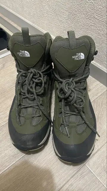 THE NORTH FACE 등산화 미드컷 올리브
