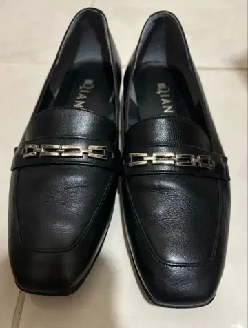 DIANA 블랙 로퍼 스퀘어토 금장 장식 24cm 여성용