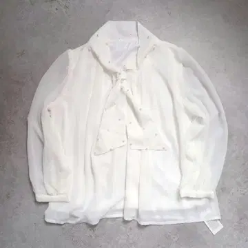 새상품 ] 오프화이트 보타이 시어 블라우스 펄 스터드 9호