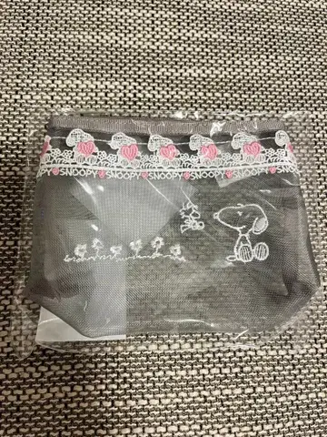 치카자와 레이스 스누피 하트 파우치 미츠코시 이세탄 콜라보 그레이