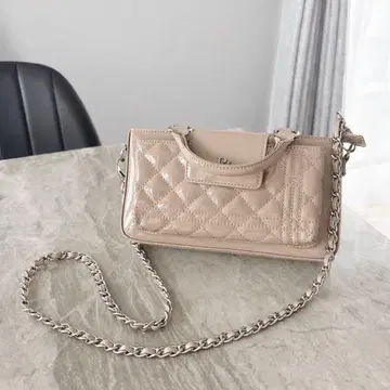 Riu Enamel quilting phone bag