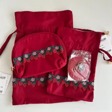 친자와 레이스 봄 딸기 트래블 잡화 4종 세트 거울 복조리 파우치