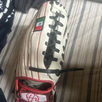 KAZU-HIRO 야구 그로브 화이트/레드 가격 인하도 생각하고 있습니다