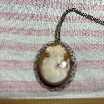 빈티지풍 카메오 펜던트