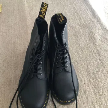 닥터 마틴 블랙 워크 부츠 7 UK