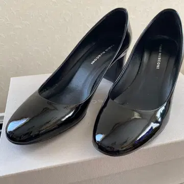 파비오 루스코니 에나멜 펌프스