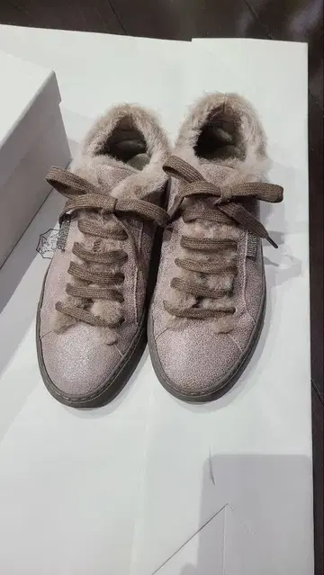 브루넬로쿠치넬리 스니커즈