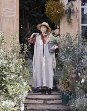 네스트로브 블랙 린넨 백 V 원피스